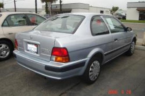 Photo of a 1995-1997 Toyota Tercel in Platinum Metallic (paint color code 1A0)