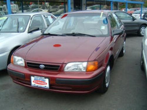 Photo of a 1995-1996 Toyota Tercel in Ruby Pearl (paint color code 3L3)