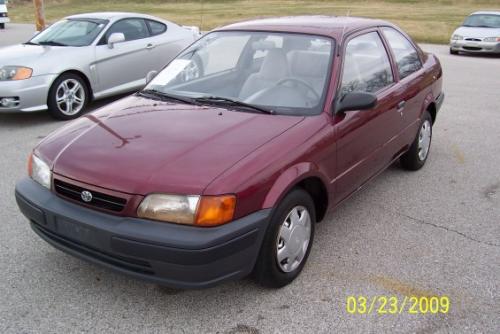 Photo of a 1995-1996 Toyota Tercel in Ruby Pearl (paint color code 3L3)