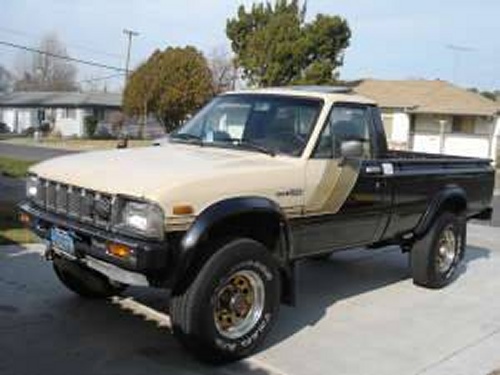 Photo of a 1982 Toyota Truck in Beige on Gloss Black (paint color code 2C6)