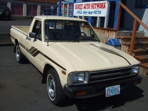 Photo of a 1983 Toyota Truck in Creme (paint color code 2H6)