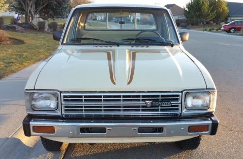 Photo of a 1983 Toyota Truck in Creme (paint color code 2H6)