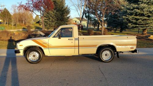 Photo of a 1983 Toyota Truck in Creme (paint color code 2H6)