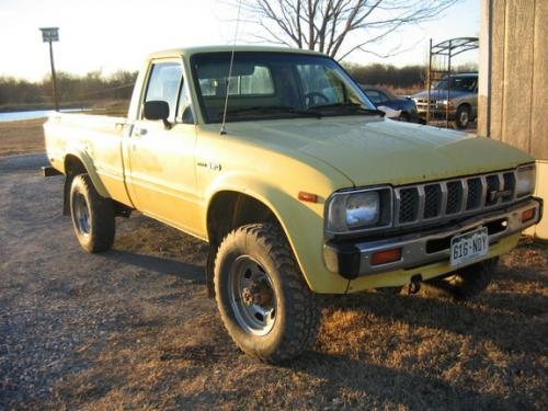 Photo of a 1983 Toyota Truck in Light Yellow (paint color code 558)