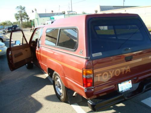 Photo of a 1984-1988 Toyota Truck in Wine Red (paint color code 3B2)