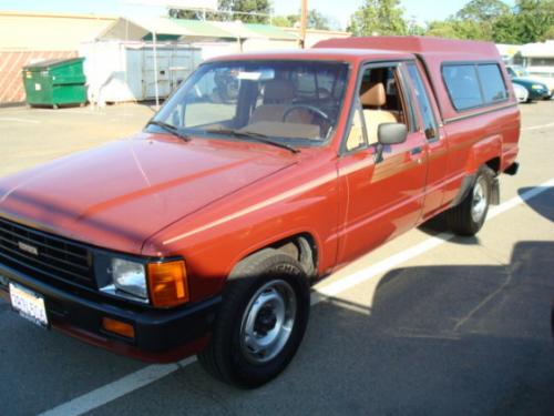 Photo of a 1984-1988 Toyota Truck in Wine Red (paint color code 3B2)