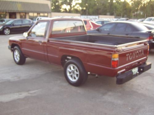 Photo of a 1984-1988 Toyota Truck in Wine Red (paint color code 3B2)