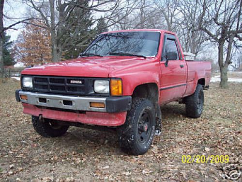 Photo of a 1986-1988 Toyota Truck in Red (paint color code 3D7)