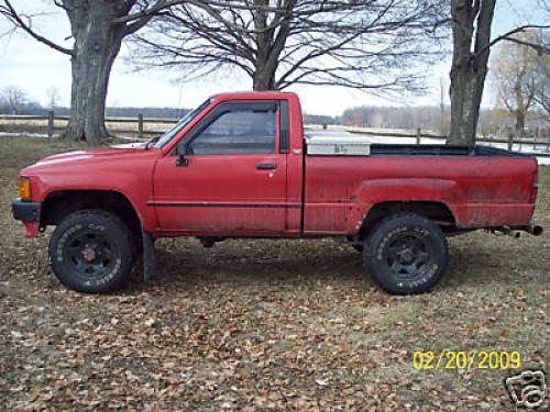 Photo of a 1986-1988 Toyota Truck in Red (paint color code 3D7)