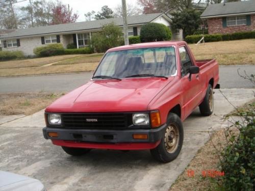 Photo of a 1986-1988 Toyota Truck in Red (paint color code 3D7)