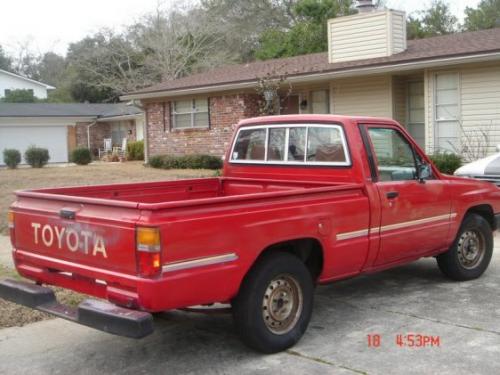 Photo of a 1986-1988 Toyota Truck in Red (paint color code 3D7)