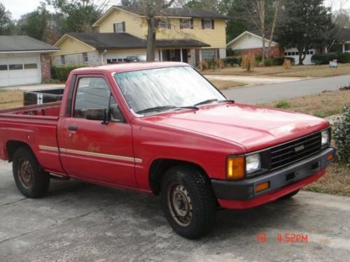 Photo of a 1986-1988 Toyota Truck in Red (paint color code 3D7)