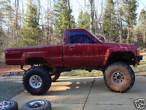 Photo of a 1987-1988 Toyota Truck in Garnet Red Metallic (paint color code 3E4)