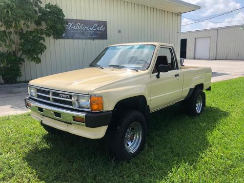 Photo of a 1984-1988 Toyota Truck in Creme (paint color code 557)