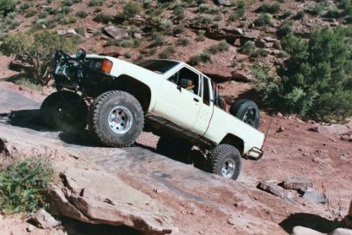 Photo of a 1984-1988 Toyota Truck in Creme (paint color code 557)