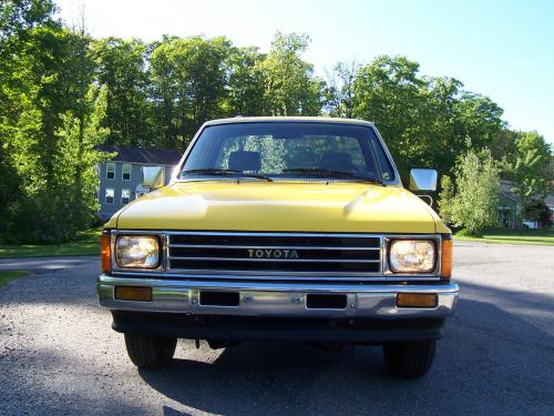 Photo of a 1984 Toyota Truck in Yellow (paint color code 558)