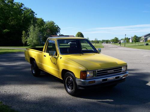 Photo of a 1984 Toyota Truck in Yellow (paint color code 558)