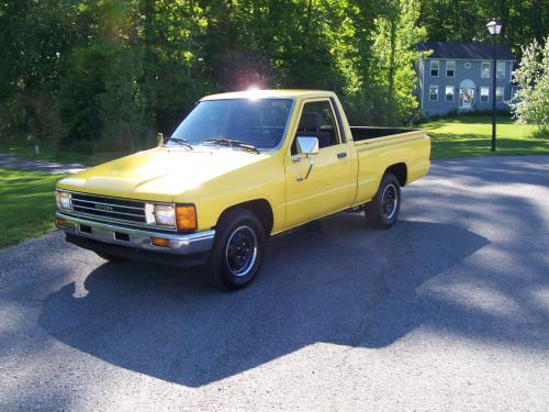 Photo of a 1984 Toyota Truck in Yellow (paint color code 558)