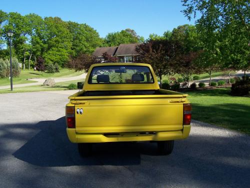 Photo of a 1984 Toyota Truck in Yellow (paint color code 558)