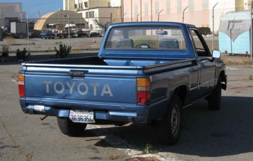 Photo of a 1988 Toyota Truck in Medium Blue Metallic (paint color code 8D7)