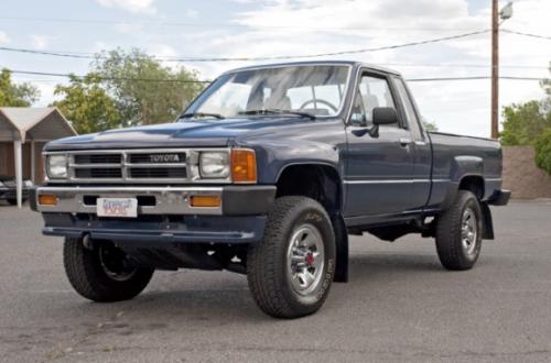 Photo of a 1988 Toyota Truck in Medium Blue Metallic (paint color code 8D7)