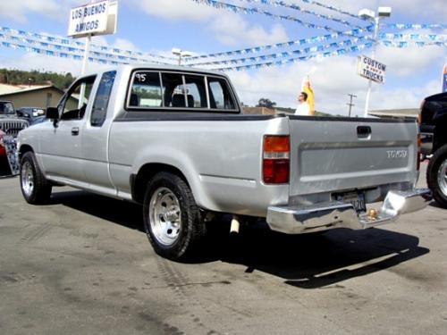 Photo of a 1989-1992 Toyota Truck in Silver Metallic (paint color code 147)