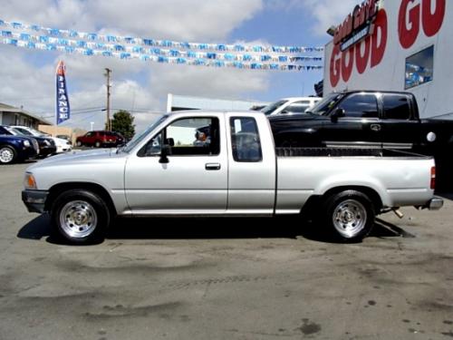 Photo of a 1989-1992 Toyota Truck in Silver Metallic (paint color code 147)