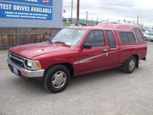 Photo of a 1992-1995 Toyota Truck in Garnet Pearl (paint color code 3K3)