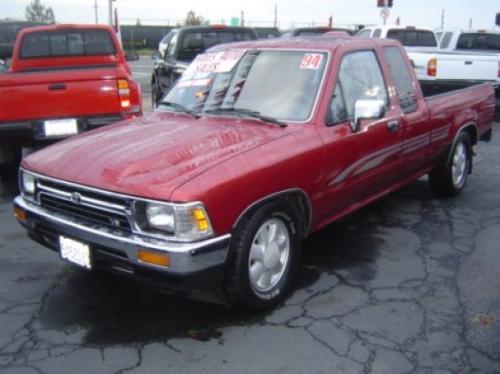 Photo of a 1992-1995 Toyota Truck in Garnet Pearl (paint color code 3K3)