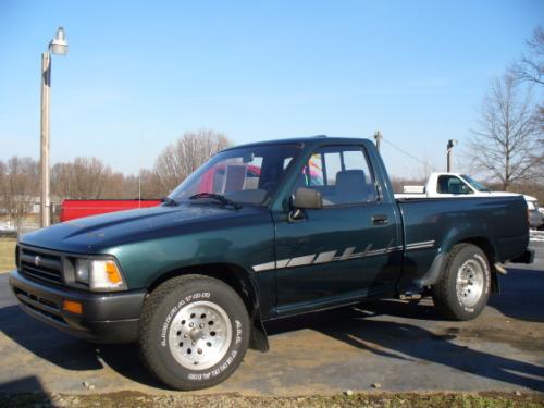 Photo of a 1994-1995 Toyota Truck in Evergreen Pearl (paint color code 751)