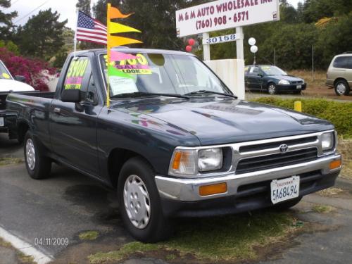 Photo of a 1994-1995 Toyota Truck in Evergreen Pearl (paint color code 751)