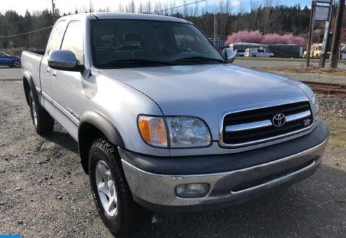 Photo of a 2000 Toyota Tundra in Platinum Metallic (paint color code 1A0)