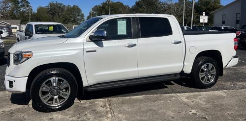 Photo of a 2021 Toyota Tundra in Wind Chill Pearl (paint color code 089)