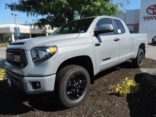 Photo of a 2017-2021 Toyota Tundra in Cement (paint color code 1H5)