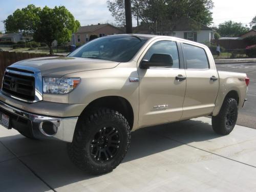 Photo of a 2010 Toyota Tundra in Sandy Beach Metallic (paint color code 4T8)