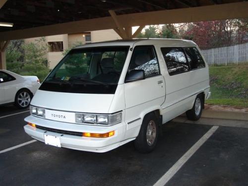 Photo of a 1988-1989 Toyota Van in White (paint color code 045)