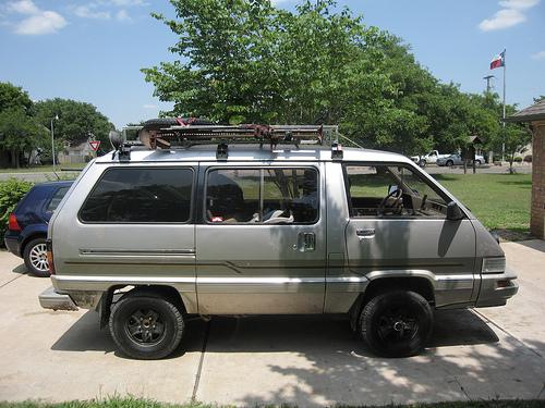 Photo of a 1984-1989 Toyota Van in Silver Metallic (paint color code 148)