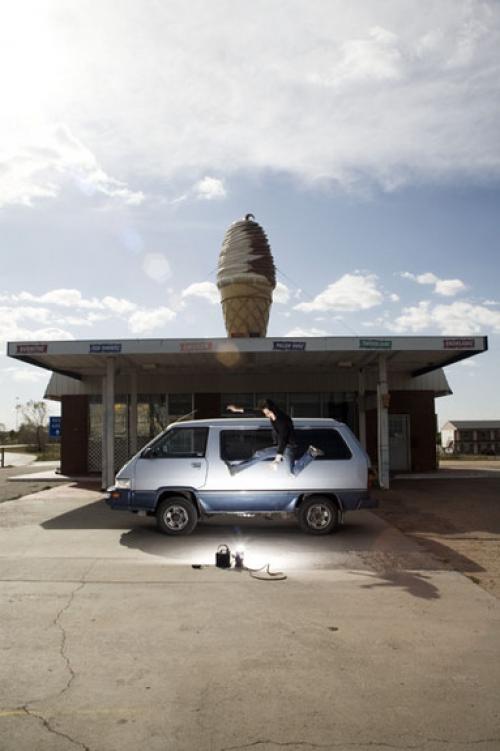 Photo of a 1988 Toyota Van in Light Blue Metallic on Medium Blue Metallic (paint color code 22D)