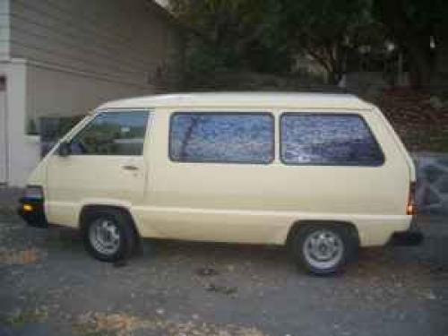 Photo of a 1986 Toyota Van in Creme (paint color code 557)