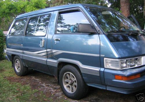 Photo of a 1986-1987 Toyota Van in Medium Blue Metallic (paint color code 8D4)