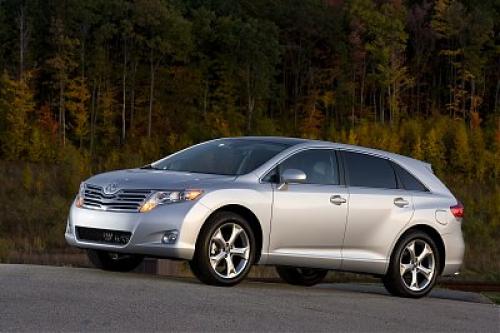 Photo of a 2009-2014 Toyota Venza in Classic Silver Metallic (paint color code 1F7)