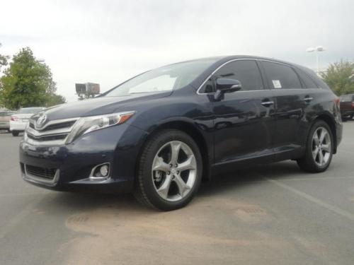 Photo of a 2015 Toyota Venza in Parisian Night Pearl (paint color code 8W6)