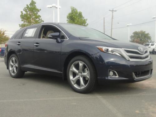 Photo of a 2015 Toyota Venza in Parisian Night Pearl (paint color code 8W6)