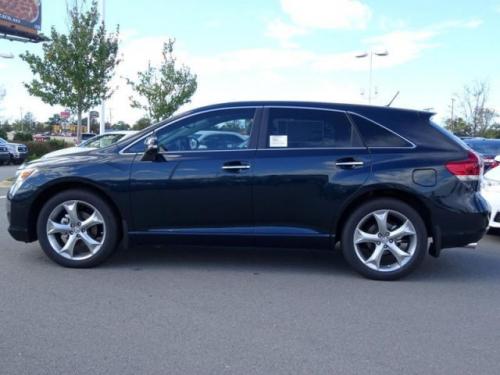 Photo of a 2015 Toyota Venza in Parisian Night Pearl (paint color code 8W6)